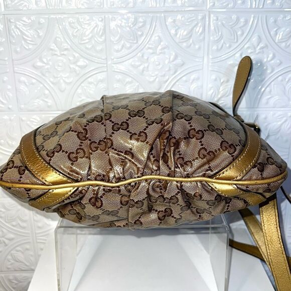 Authentic Gucci D Ring Handbag - Picture 4 of 10